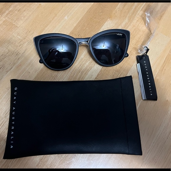 Quay Australia Cat Eyes Black Sunglasses - Picture 1 of 1